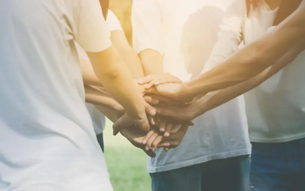 Wir glauben, dass ein kleines Engagement heute eine grosse Wirkung in der Zukunft haben kann. Deshalb sind wir Mitglied von 1% Pledge und verpflichten uns, 1 % unseres Jahresgewinns für wohltätige Zwecke zu spenden. Ausserdem unterstützen wir Wohltätigkeits- und Hilfsorganisationen mit Sonderrabatten auf unsere Angebote.